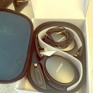 Bose noise cancelling headphones